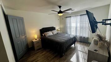 2 bedrooms, desk, iron/ironing board, free WiFi