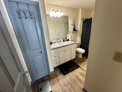 Charming 2-bedroom apartment in a great location near ECU campus