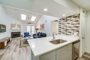 Interior - Charming 2-bedroom apartment with fitness room and AC in enjoyable Dallas (Dallas)