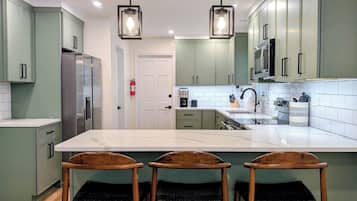 Coffee/tea maker, fridge, microwave, oven