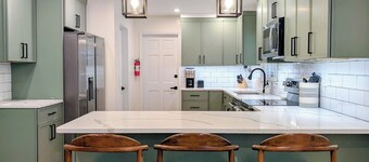 6.5 Acres - Remodeled Private Ranch. EV Charger. Fire pit. Comfy and calm.