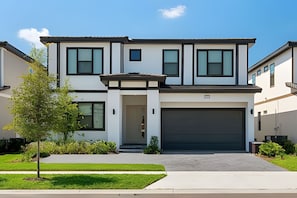 Exterior - Luxurious 9BR Paradiso | Pool, Cinema & Game Room (Orlando)