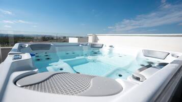 Bain à remous extérieur