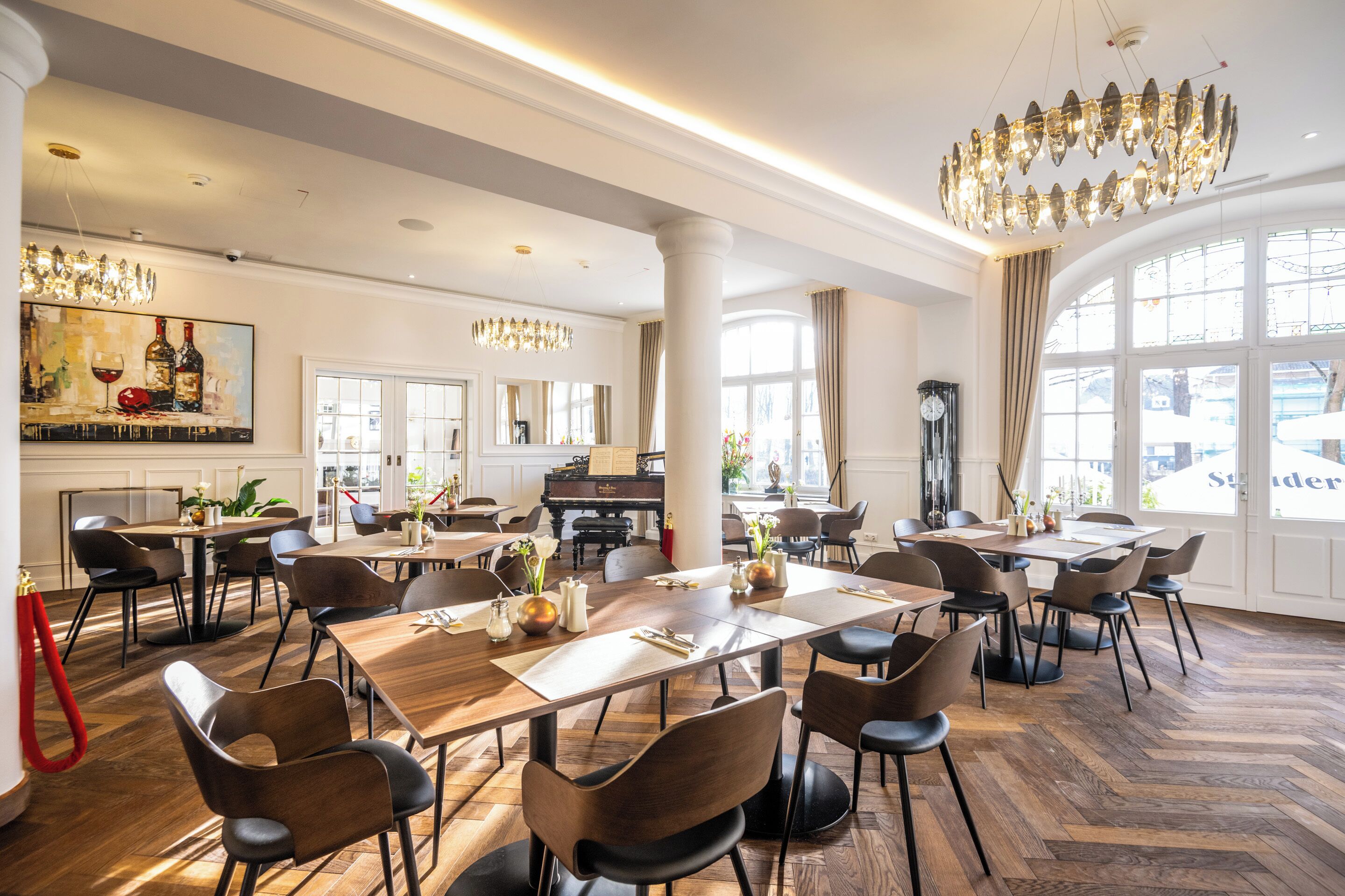 Tägliches Frühstücksbuffet (15 EUR pro Person)