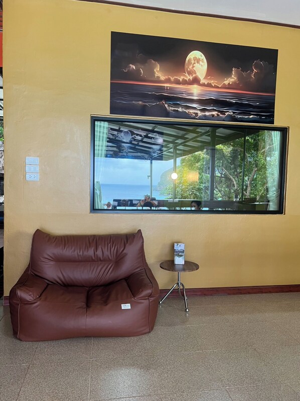 Private Room with Sea View | Wi-Fi gratuit