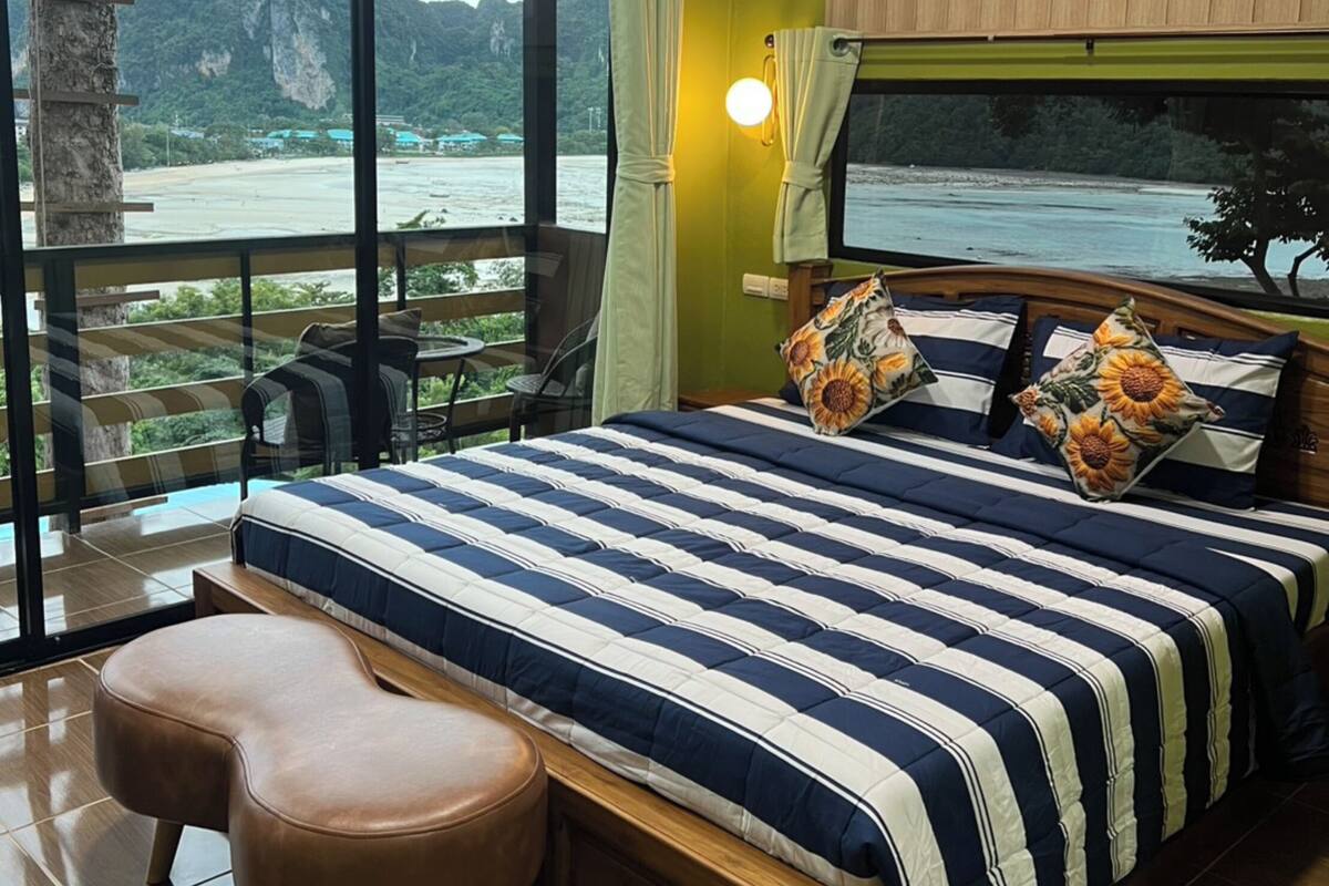 Private Room with Sea View | 객실에서 보이는 전망