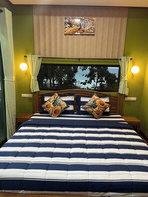Private Room Balcony with Sea View | Free WiFi - The View Hostel  (Ko Phi Phi)