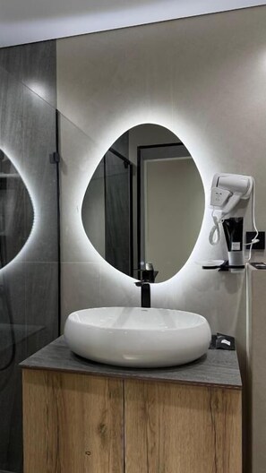 Twin Room | Bathroom