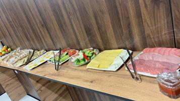 Tägliches inbegriffenes Frühstücksbuffet