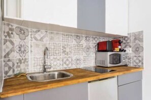 Microwave, coffee/tea maker, toaster, cookware/dishes/utensils - 2.Cosy studio - Père Lachaise - Nation (Paris)