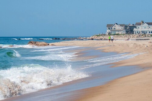 Studio in historic Hill & Harbour, walk to town, close to beaches & Newport