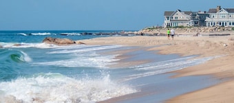 Studio in historic Hill & Harbour, walk to town, close to beaches & Newport