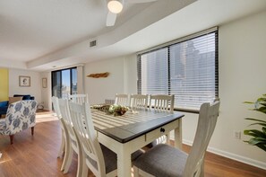 Dining - Inland Escape / Walk to Beach / Sleeps 8 (Myrtle Beach)