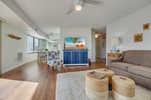 TV - Inland Escape / Walk to Beach / Sleeps 8 (Myrtle Beach)
