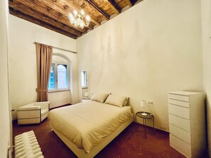 1 bedroom, desk, iron/ironing board, WiFi