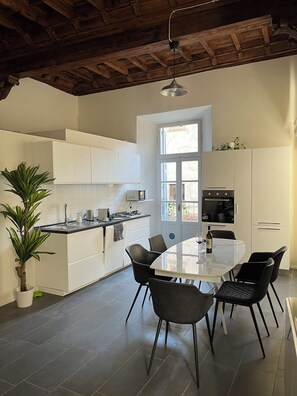 Dining - "La Dama alla Finestra," charming apartment in the historic center of Como. (Como)