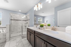 House, Multiple Beds, Pool Access, Pool View (Ohana Memories At Championsgate) | Bathroom - Ohana Memories At Championsgate (Davenport)