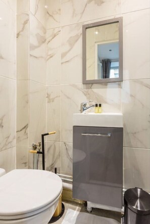 Hair dryer, towels - Cosy Studio, 1 chambre, Père Lachaise, Place de la nation (Paris)