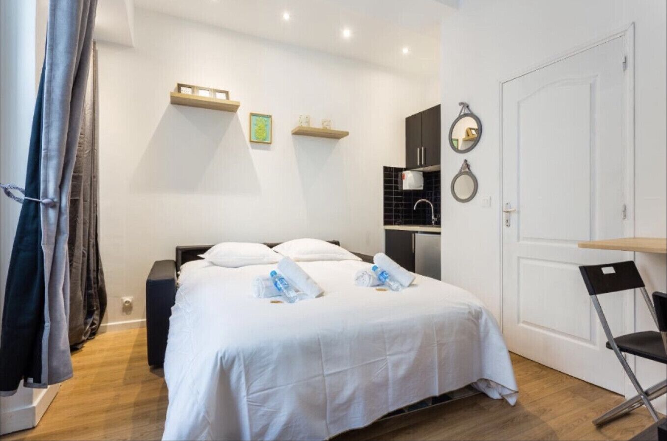 Iron/ironing board, WiFi, bed sheets