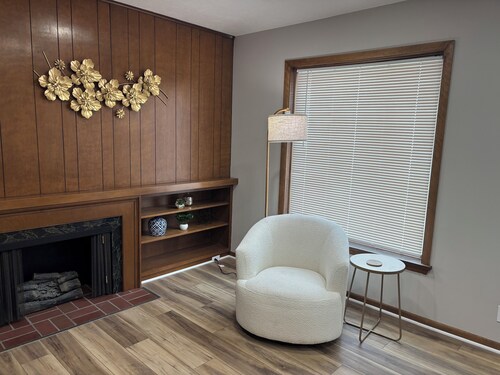 Seclusion in Seward – Modern 1BR Apartment in the Heart of Downtown