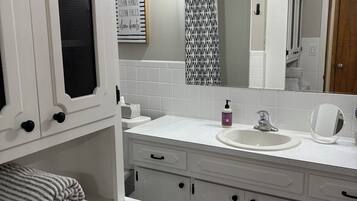 Hårtørrer, håndklæder, Toiletpapir