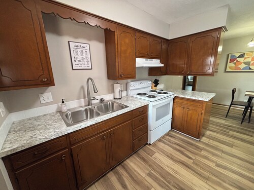 Seclusion in Seward – Modern 1BR Apartment in the Heart of Downtown