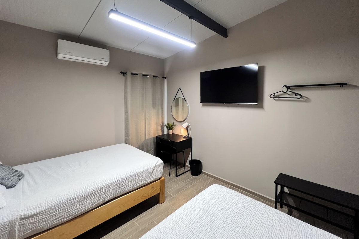 Basic-Doppelzimmer | Schreibtisch, laptopgeeigneter Arbeitsplatz, kostenloses WLAN