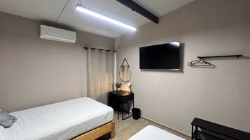 Basic-Doppelzimmer | Schreibtisch, laptopgeeigneter Arbeitsplatz, kostenloses WLAN