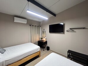 Basic-Doppelzimmer | Schreibtisch, laptopgeeigneter Arbeitsplatz, kostenloses WLAN