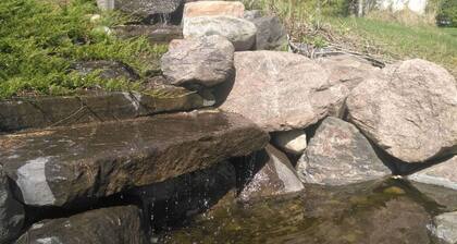 Lakeside Private suite (Queen bed room)