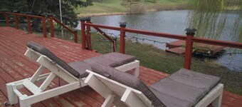 Lakeside Private suite (Queen bed room)