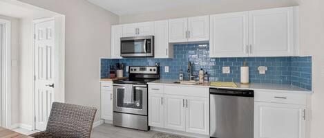 Huis, meerdere bedden, patio, uitzicht op tuin (Delray Daydream) | Privékeuken