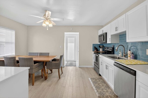 独立别墅, 多张床, 露台, 花园景观 (Delray Daydream) | 私人厨房