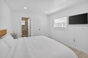 独立别墅, 多张床, 露台, 花园景观 (Delray Daydream) | 3 多间卧室、特色装修、特色家居、床单