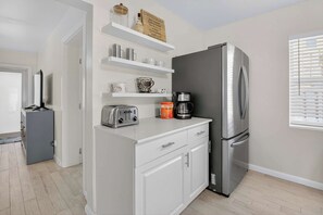 House, Multiple Beds, Patio, Garden View (Delray Daydream) | Interior