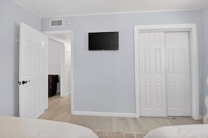 House, Multiple Beds, Patio, Garden View (Delray Daydream) | 3 bedrooms, individually decorated, individually furnished, bed sheets