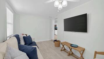 House, Multiple Beds, Patio, Garden View (Delray Daydream) | Living area