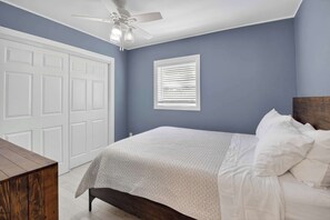 Casa, varias camas, patio, vista al jardín (Delray Daydream) | 3 habitaciones, decoración personalizada y muebles diferentes