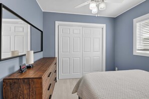 Nhà, nhiều giường, sân hiên, quang cảnh vườn (Delray Daydream) | 3 phòng ngủ, trang trí khác biệt 