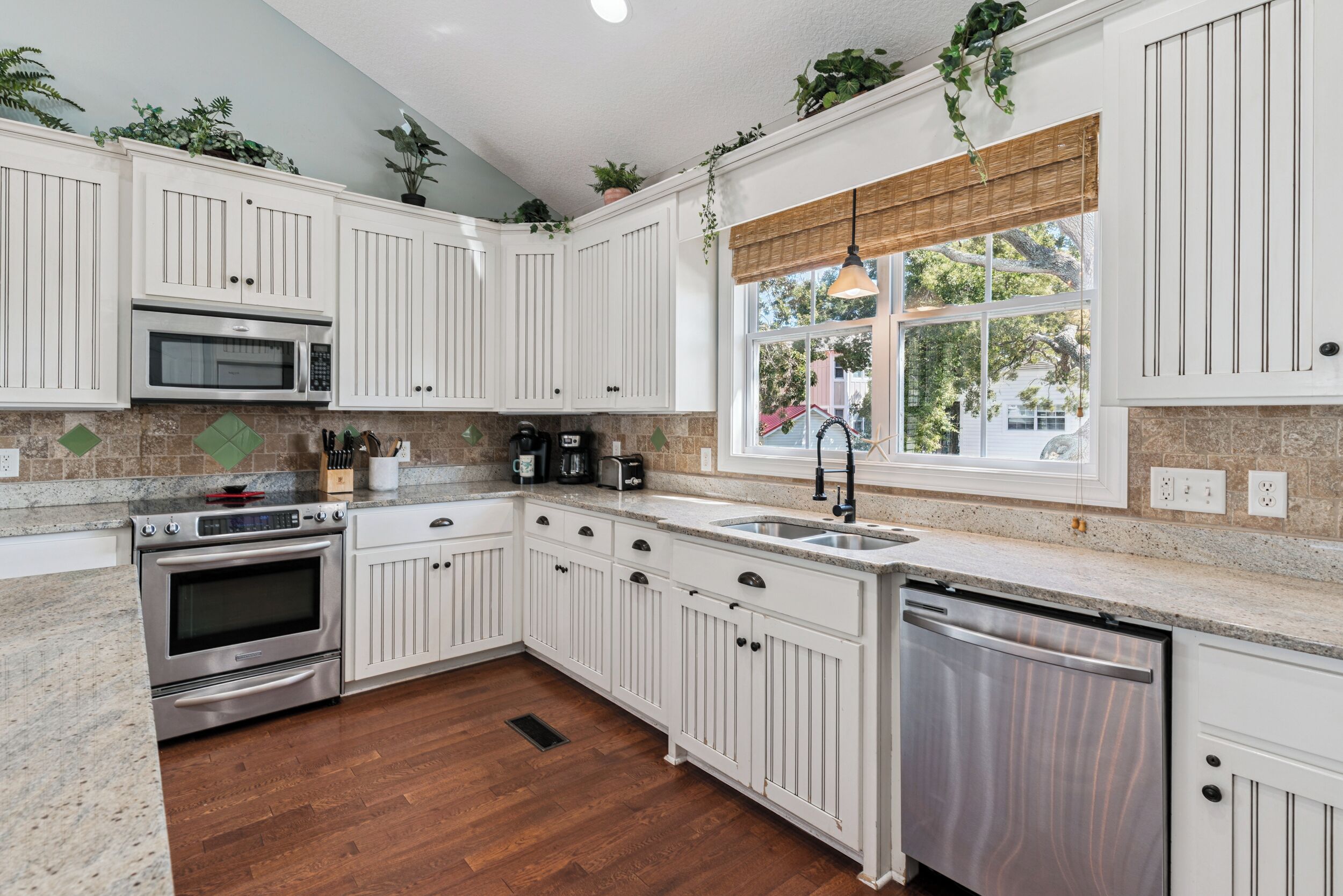 雪櫃、微波爐、焗爐、爐具