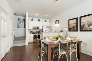 Dining - Disney 3BR Townhome w/ Pool & Mickey Theme (Kissimmee)