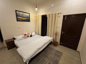 Tabla de planchar con plancha, wifi y ropa de cama 