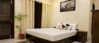 Luxury 5-Bedroom Farmhouse Retreat in Bir with Lawn & Scenic Views