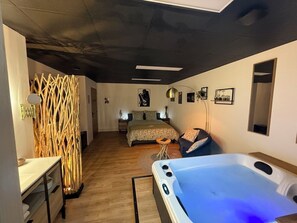 Habitación doble Deluxe | Ropa de cama de alta calidad, camas con efecto memoria y minibar