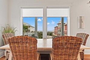 House, Beach View | In-room dining