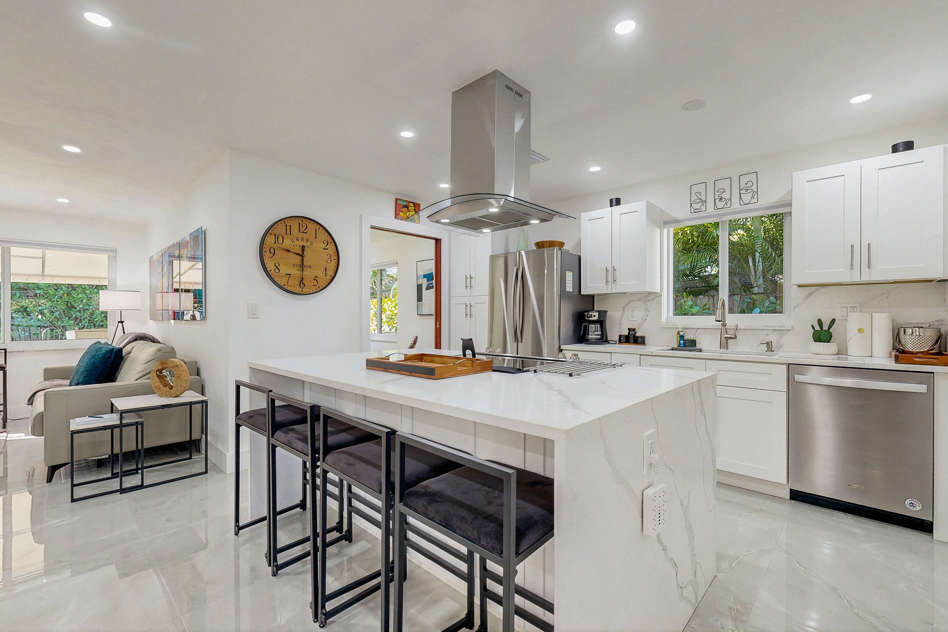 冰箱、微波炉、烤箱、炉灶