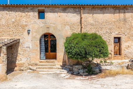 Exterior. Can Gallot De Punxuat – Mountain Views, Private Pool, Wi-Fi & Air Conditioning