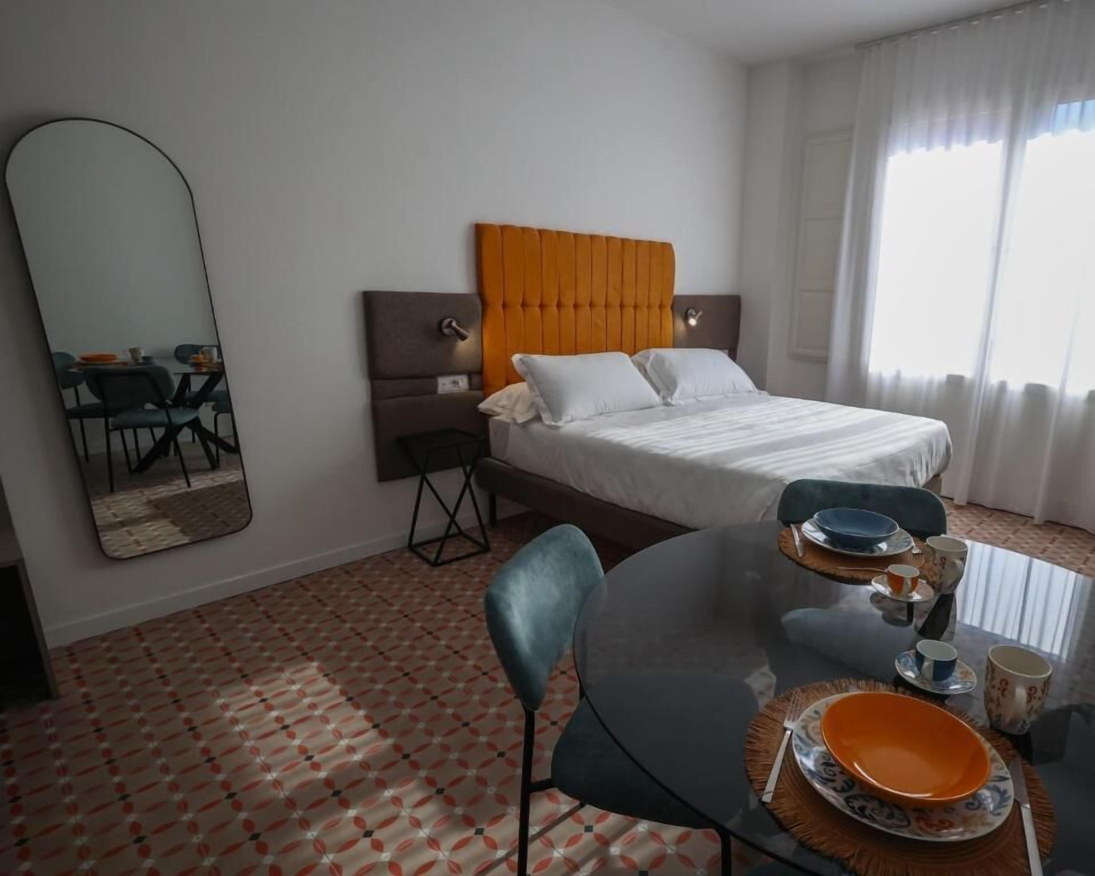 Superior Studio | In-room safe, blackout curtains, iron/ironing board, free WiFi