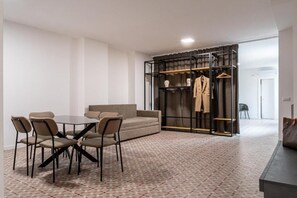 Deluxe Condo | Pillow-top beds, in-room safe, blackout curtains, soundproofing - Di Prima Albergo Diffuso. (Catania)