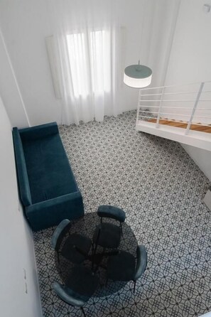 خزنة داخل الغرفة وستائر تعتيم ومكواة/لوح كي وواي فاي مجانًا